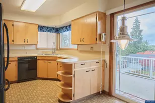 1992 Summit Ave NW, Salem, OR 97304 - Photo 11