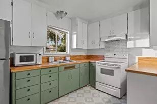 565 18th SE St, Salem, OR 97301 - Photo 9