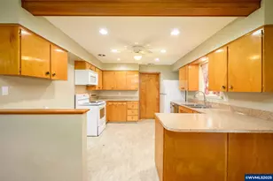 1036 SW 2nd St, McMinnville, OR 97128 - Photo 13