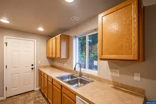 3990 Osage St, Sweet Home, OR 97386 - Photo 7