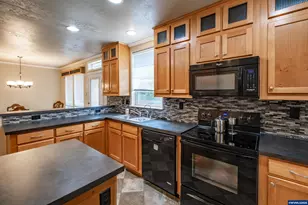 15984 N Santiam Hwy SE, Stayton, OR 97383 - Photo 11