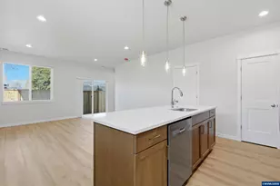 235 SE Jensen Av, Corvallis, OR 97333 - Photo 5