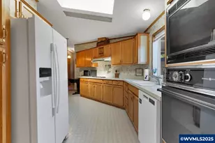 2120 Robins Ln SE, Salem, OR 97306 - Photo 17