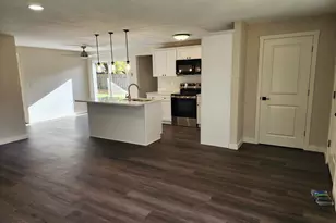 2419 Ermine St SE, Albany, OR 97322 - Photo 3