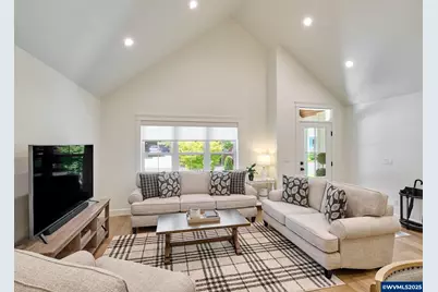 201 Jerome Av, Silverton, OR 97381 - Photo 3