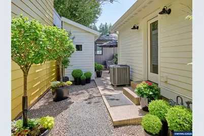 201 Jerome Av, Silverton, OR 97381 - Photo 35