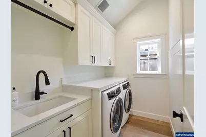 201 Jerome Av, Silverton, OR 97381 - Photo 29