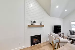 201 Jerome Av, Silverton, OR 97381 - Photo 5