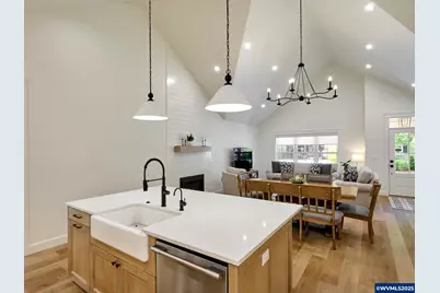 201 Jerome Av, Silverton, OR 97381 - Photo 17