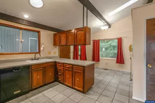 7885 NW Ridgewood Dr, Corvallis, OR 97330 - Photo 13