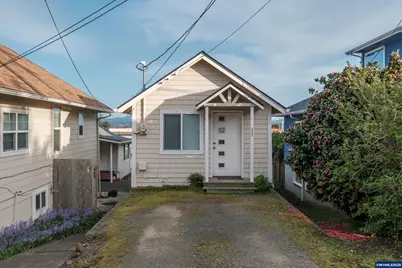 443 SW 7th St, Newport, OR 97365 - Photo 5