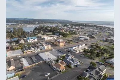 443 SW 7th St, Newport, OR 97365 - Photo 15