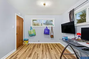 456 N Log Cabin St, Independence, OR 97351 - Photo 17