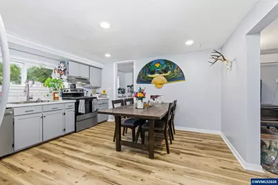 456 N Log Cabin St, Independence, OR 97351 - Photo 9