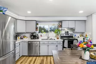 456 N Log Cabin St, Independence, OR 97351 - Photo 11