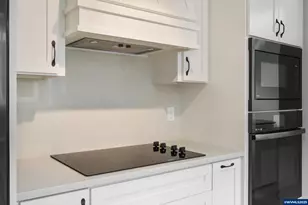 1882 Woodstock Cir NW, Salem, OR 97304 - Photo 5