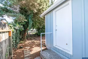 875 S 5th St, Lebanon, OR 97355 - Photo 23