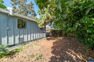 875 S 5th St, Lebanon, OR 97355 - Photo 25