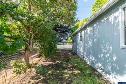 875 S 5th St, Lebanon, OR 97355 - Photo 29