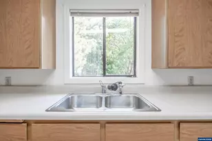 875 S 5th St, Lebanon, OR 97355 - Photo 13