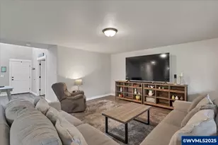 419 Vine Ave, Woodburn, OR 97071 - Photo 11