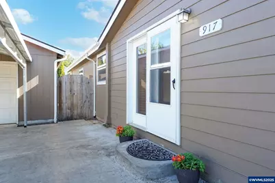 917 Luke St, Independence, OR 97351 - Photo 7