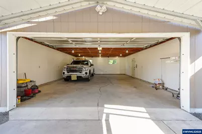 917 Luke St, Independence, OR 97351 - Photo 5