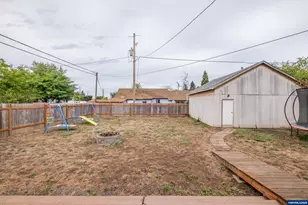 301 Russell St, Lebanon, OR 97355 - Photo 39