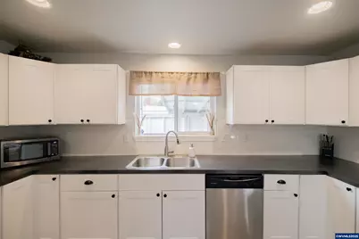 301 Russell St, Lebanon, OR 97355 - Photo 5