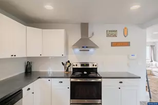 301 Russell St, Lebanon, OR 97355 - Photo 9