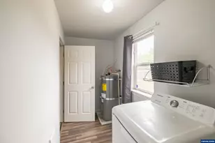 301 Russell St, Lebanon, OR 97355 - Photo 33