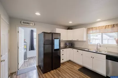 301 Russell St, Lebanon, OR 97355 - Photo 7