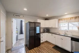 301 Russell St, Lebanon, OR 97355 - Photo 7