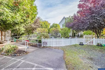 209 Templeton St, Brownsville, OR 97327 - Photo 5