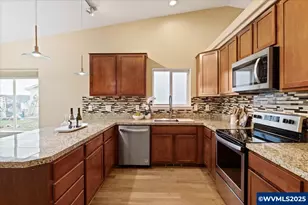 758 S Sunrise Dr Dr, Jefferson, OR 97352 - Photo 17