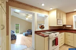 1060 Silver Falls Dr NE, Silverton, OR 97381 - Photo 9