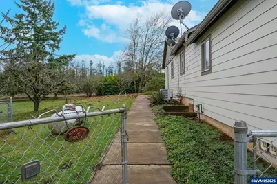 1060 Silver Falls Dr NE, Silverton, OR 97381 - Photo 29