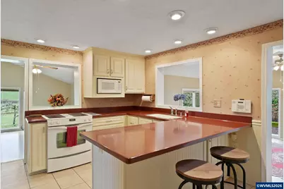 1060 Silver Falls Dr NE, Silverton, OR 97381 - Photo 7