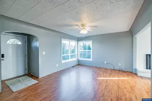 1050 Barnes Ave SE, Salem, OR 97306 - Photo 11