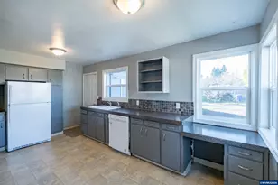 1050 Barnes Ave SE, Salem, OR 97306 - Photo 13