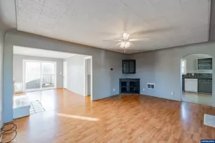 1050 Barnes Ave SE, Salem, OR 97306 - Photo 9