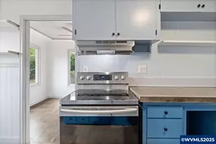 900 Cascade Dr NW, Salem, OR 97304 - Photo 9