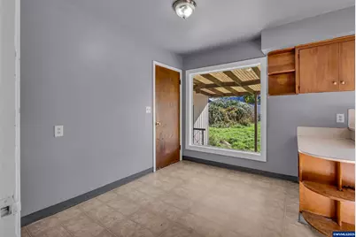 1610 Madrona Av SE, Salem, OR 97302 - Photo 5