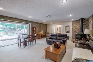 334 NE 13th Ave, Albany, OR 97321 - Photo 11