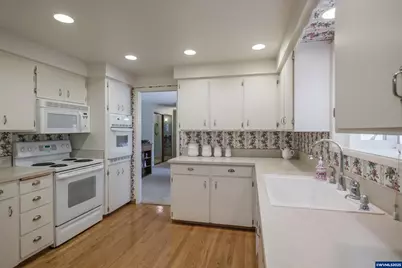 334 13th Av NE, Albany, OR 97321 - Photo 3