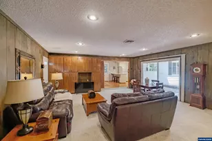 334 NE 13th Ave, Albany, OR 97321 - Photo 9