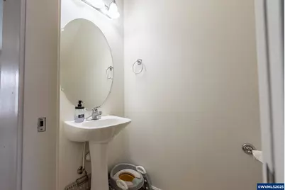 621 Jasmine Cir, Independence, OR 97351 - Photo 5