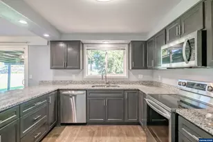 3897 Glenwood Lp SE, Salem, OR 97317 - Photo 7