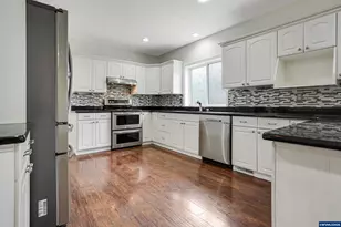 251 Fairview St, Silverton, OR 97381 - Photo 11