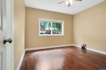 251 Fairview St, Silverton, OR 97381 - Photo 21